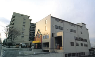 創心社建物